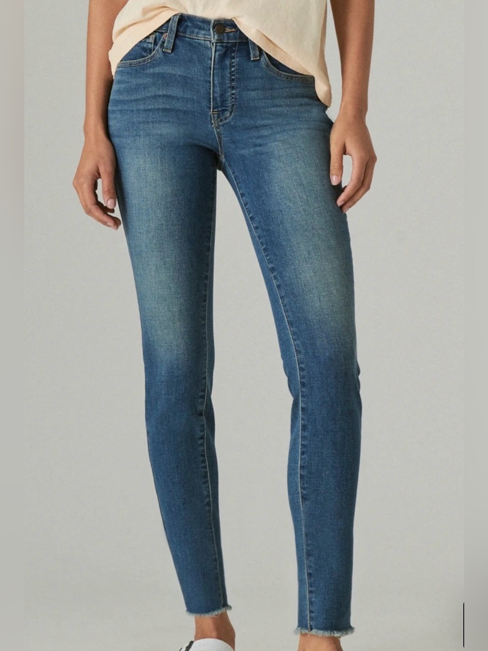 Lucky Brand Ava Mid-Rise Jeans in Englehurst Fray